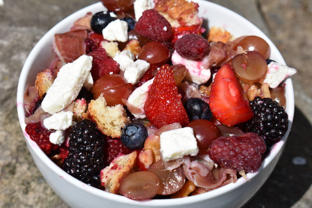 berry breakfast salad